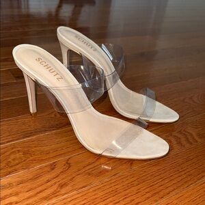 SCHUTZ Cream Heels with Modern Design